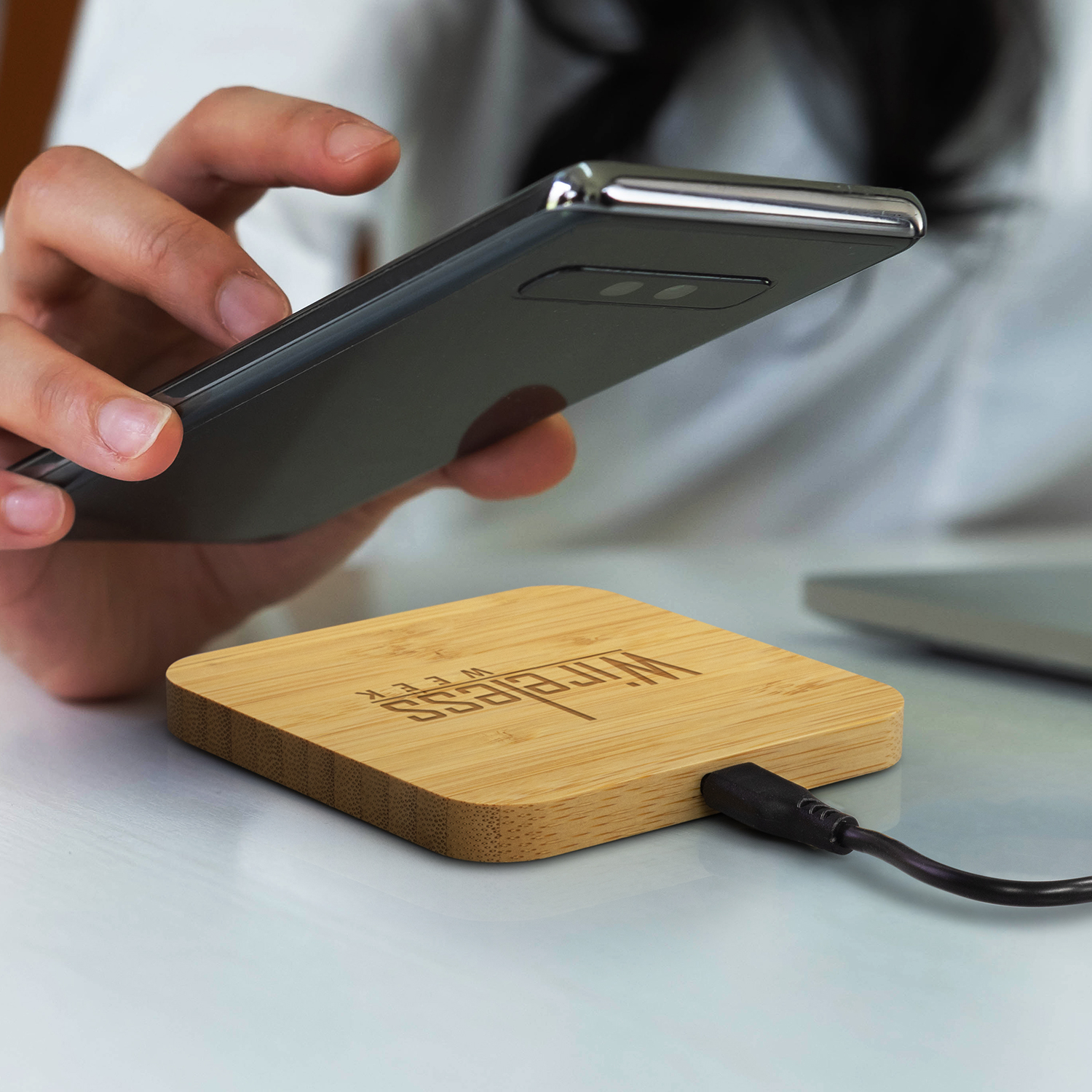 NATURA Bamboo Wireless Fast Charging Hub – Image 9