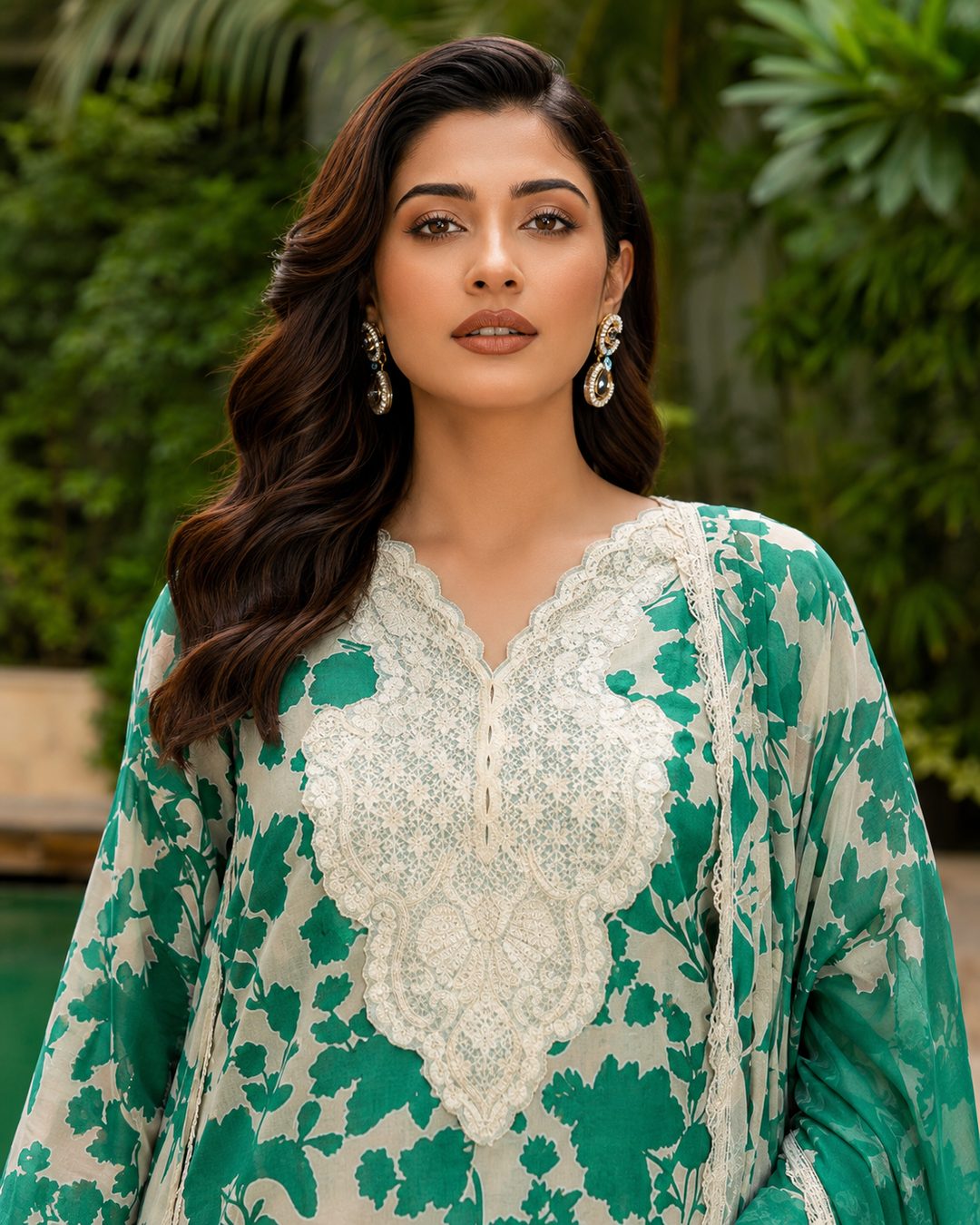 Emerald Green Floral Embroidered Lawn 3 Piece Suit – Image 2