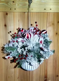 Festive Cardinal & Frosted Pine Winter Kissing Ball – Image 2