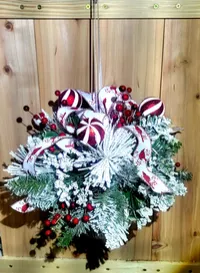Festive Cardinal & Frosted Pine Winter Kissing Ball – Image 1