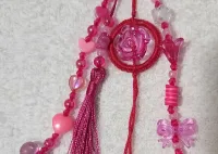 Colgante con flor en color rosado – Imagen 1
