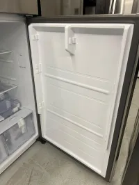 Samsung RT18DG6300SR 18 Cu. Ft. Top Freezer Refrigerator – Stainless Steel – Image 4