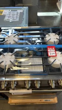 Blomberg BDF30522CSS 30" Freestanding Gas Range – Stainless Steel – Image 5