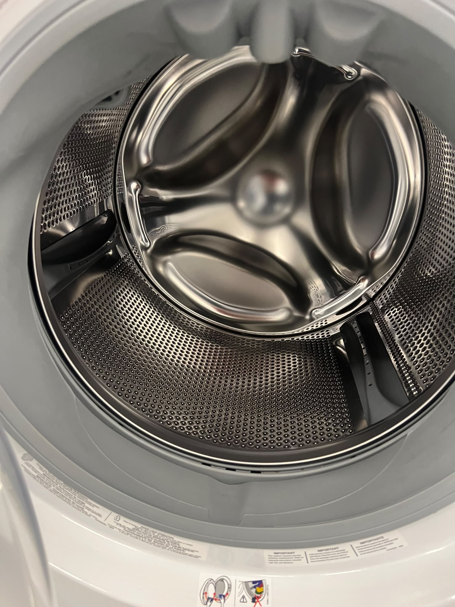 Electrolux Front Load Washer & Dryer Set – ELFW733AW2 & ELFE733CAW1 – Image 2
