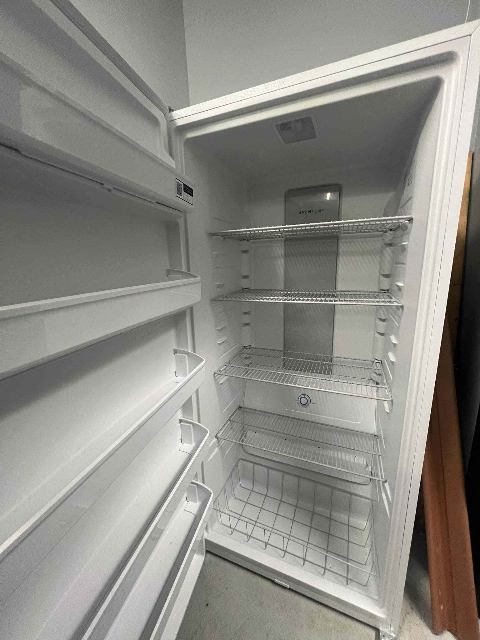Frigidaire FFUE2022AWW 20 Cu. Ft. Garage Ready Upright Freezer | Frost-Free | White – Image 2