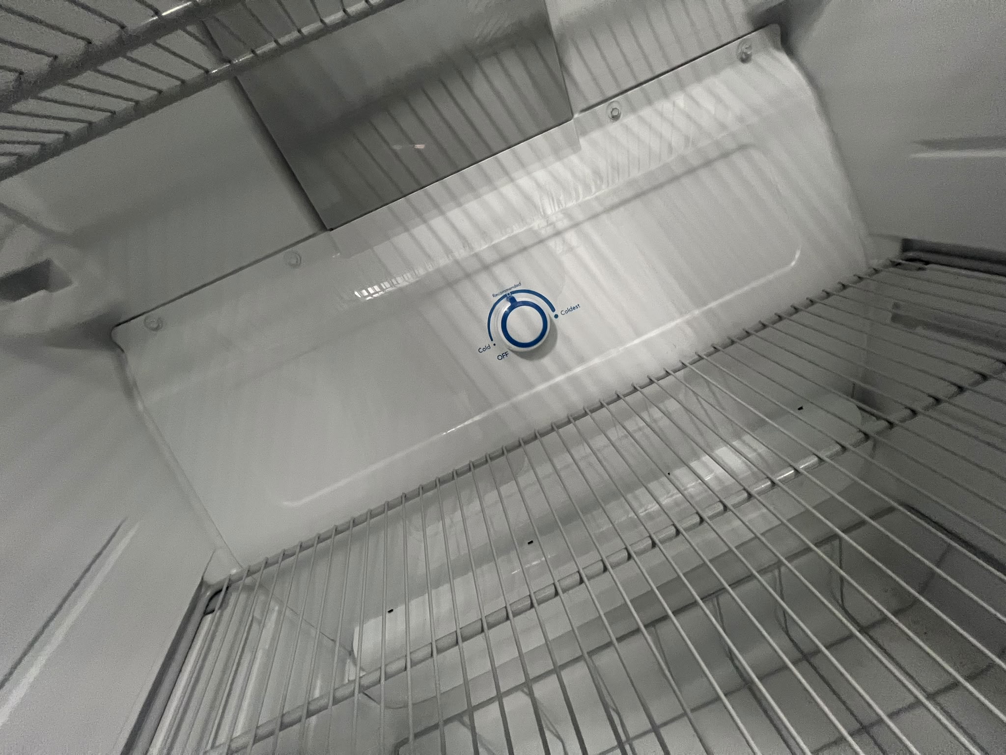 Frigidaire FFUE2022AWW 20 Cu. Ft. Garage Ready Upright Freezer | Frost-Free | White – Image 5