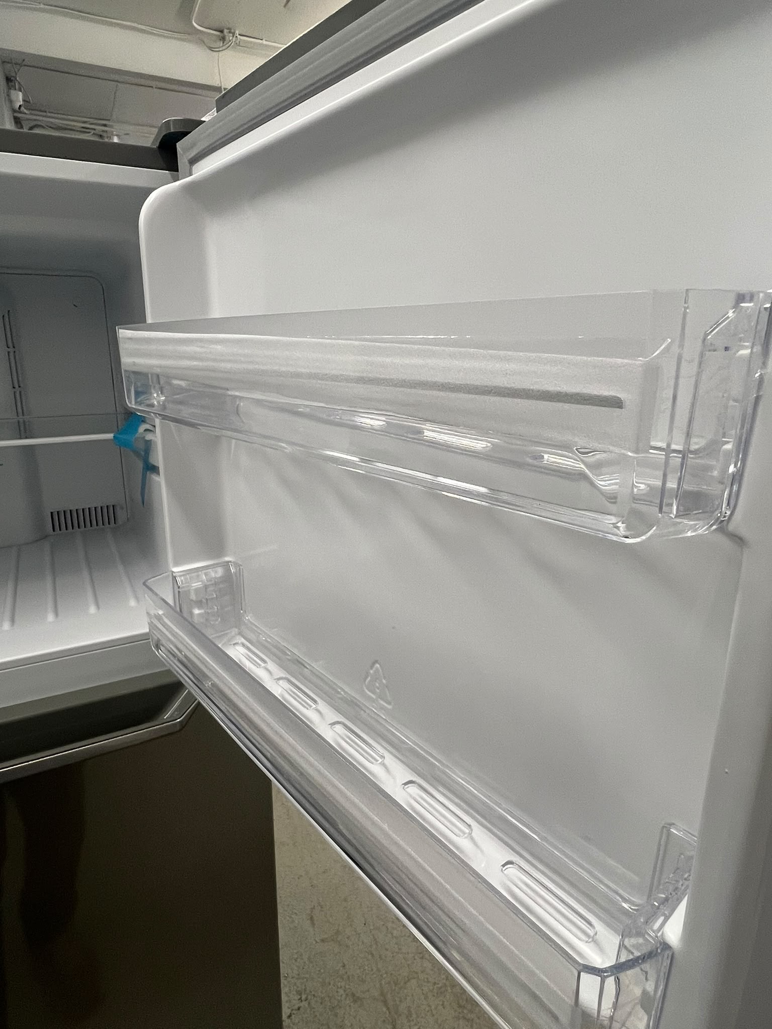 Frigidaire FFET1022UV 10.1 Cu. Ft. Apartment-Size Top Freezer Refrigerator | Garage Ready | Stainless Steel Look – Image 4