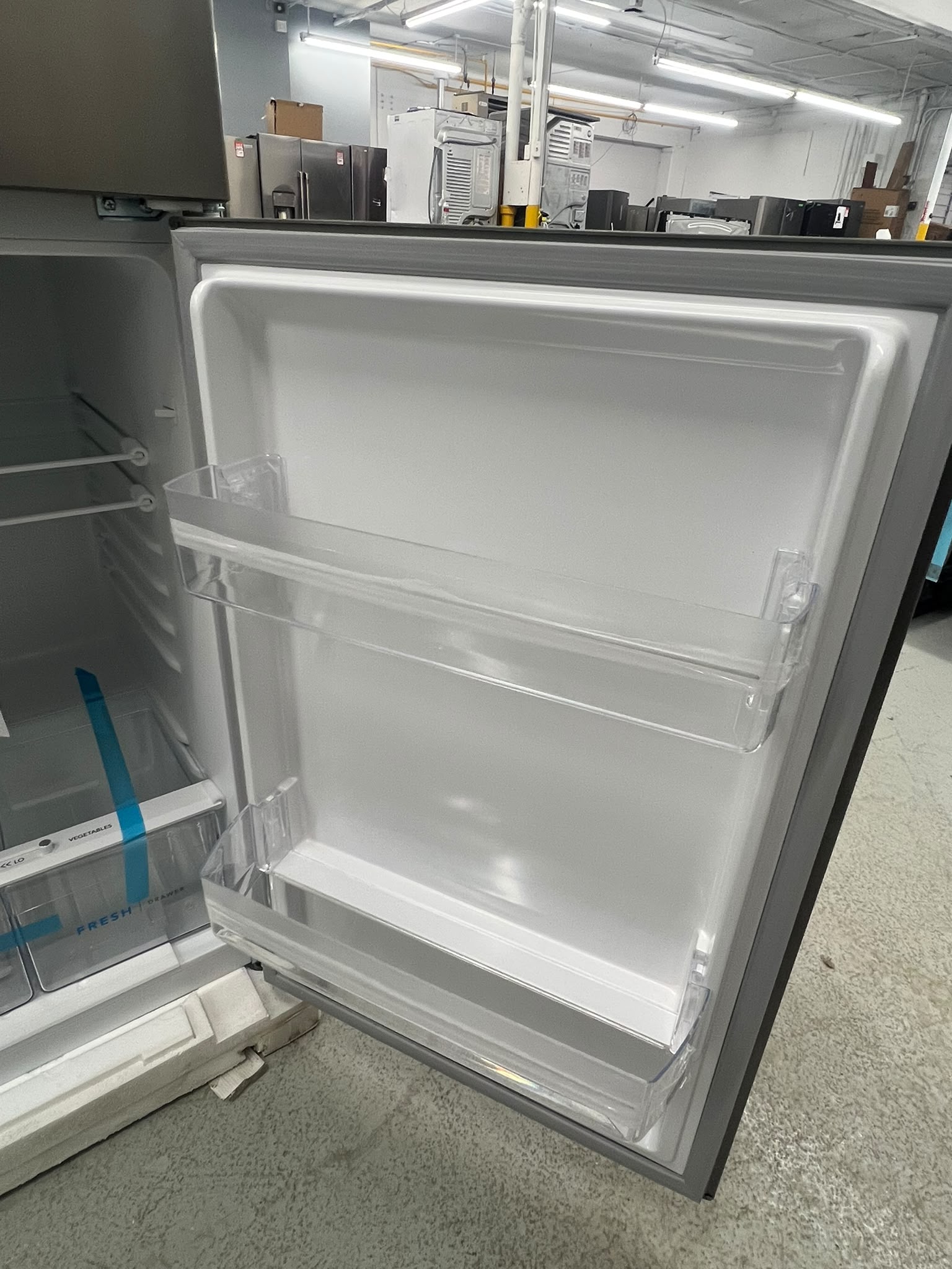 Frigidaire FFET1022UV 10.1 Cu. Ft. Apartment-Size Top Freezer Refrigerator | Garage Ready | Stainless Steel Look – Image 5
