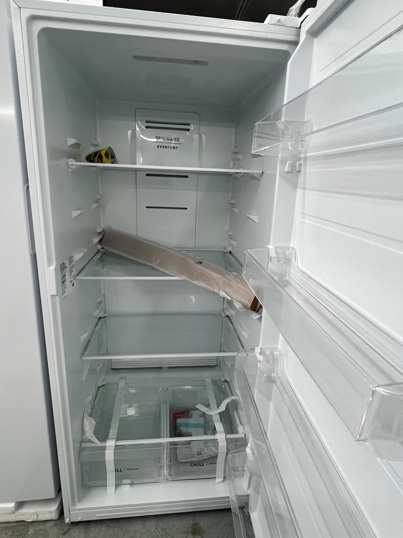 Frigidaire FRAE2136AW 21 Cu. Ft. Garage Ready Upright Refrigerator | White – Image 2