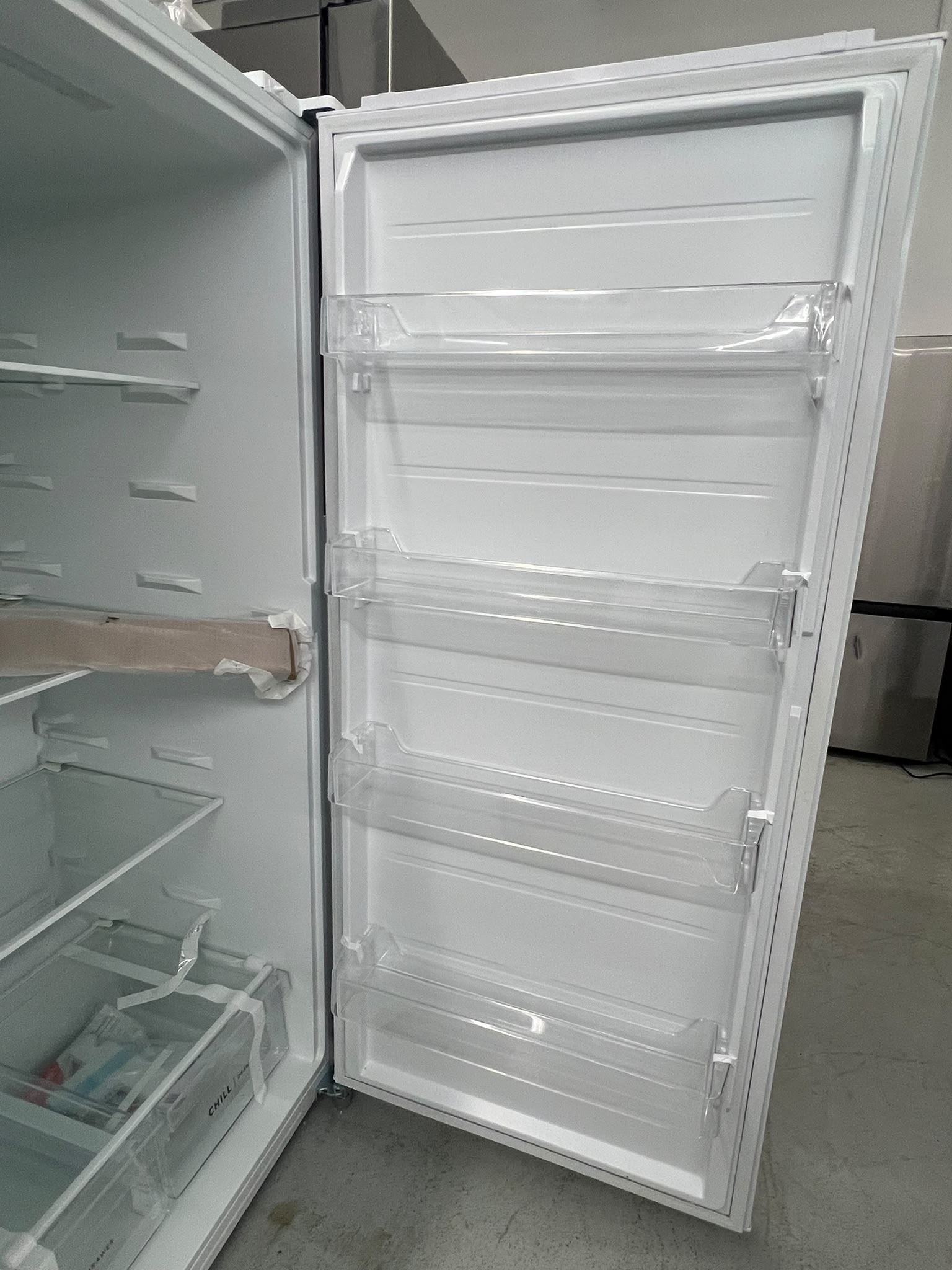 Frigidaire FRAE2136AW 21 Cu. Ft. Garage Ready Upright Refrigerator | White – Image 4