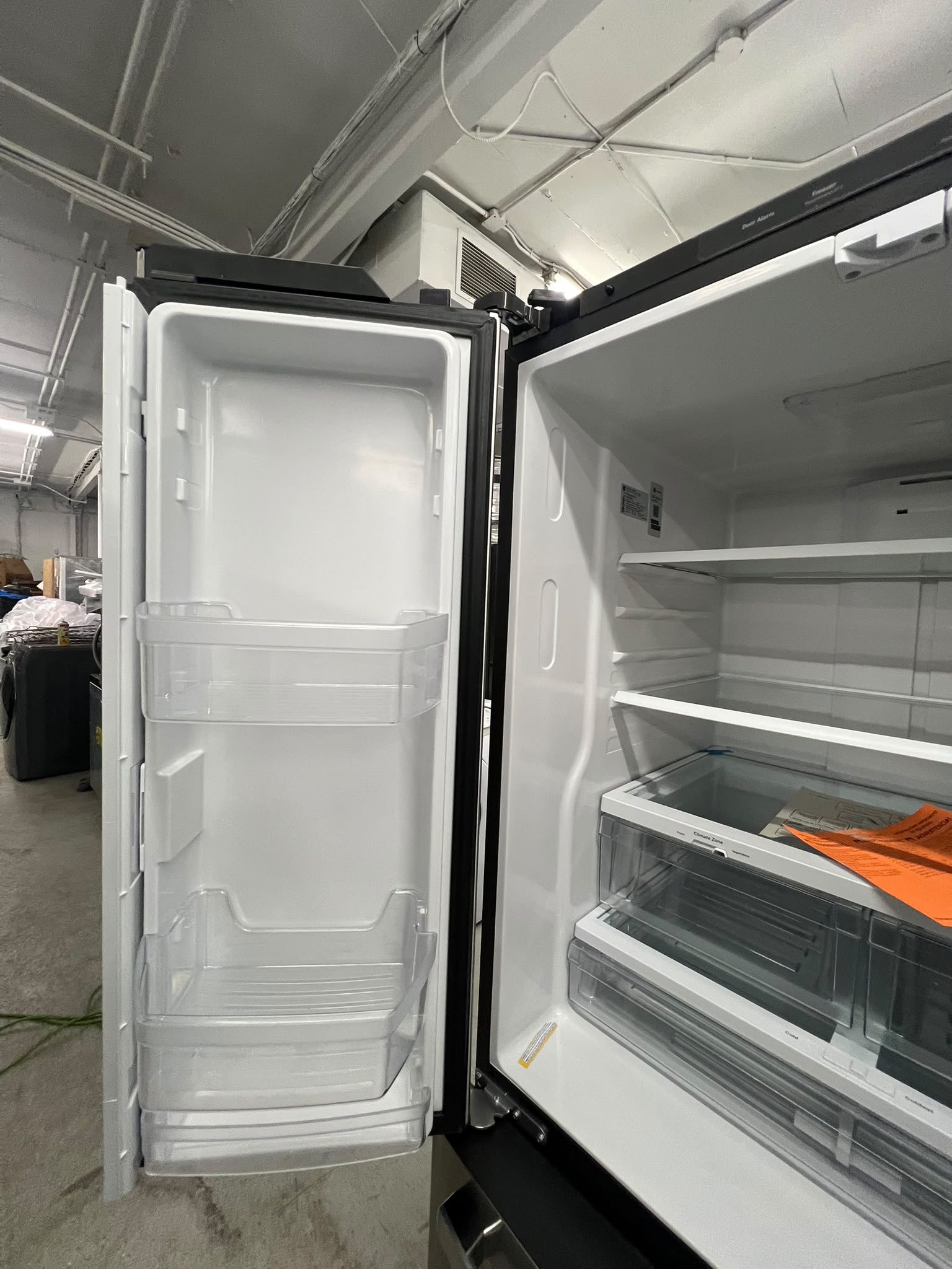 GE GNE25DYRLKFS 24.8 Cu. Ft. French Door Refrigerator | Stainless Steel – Image 3