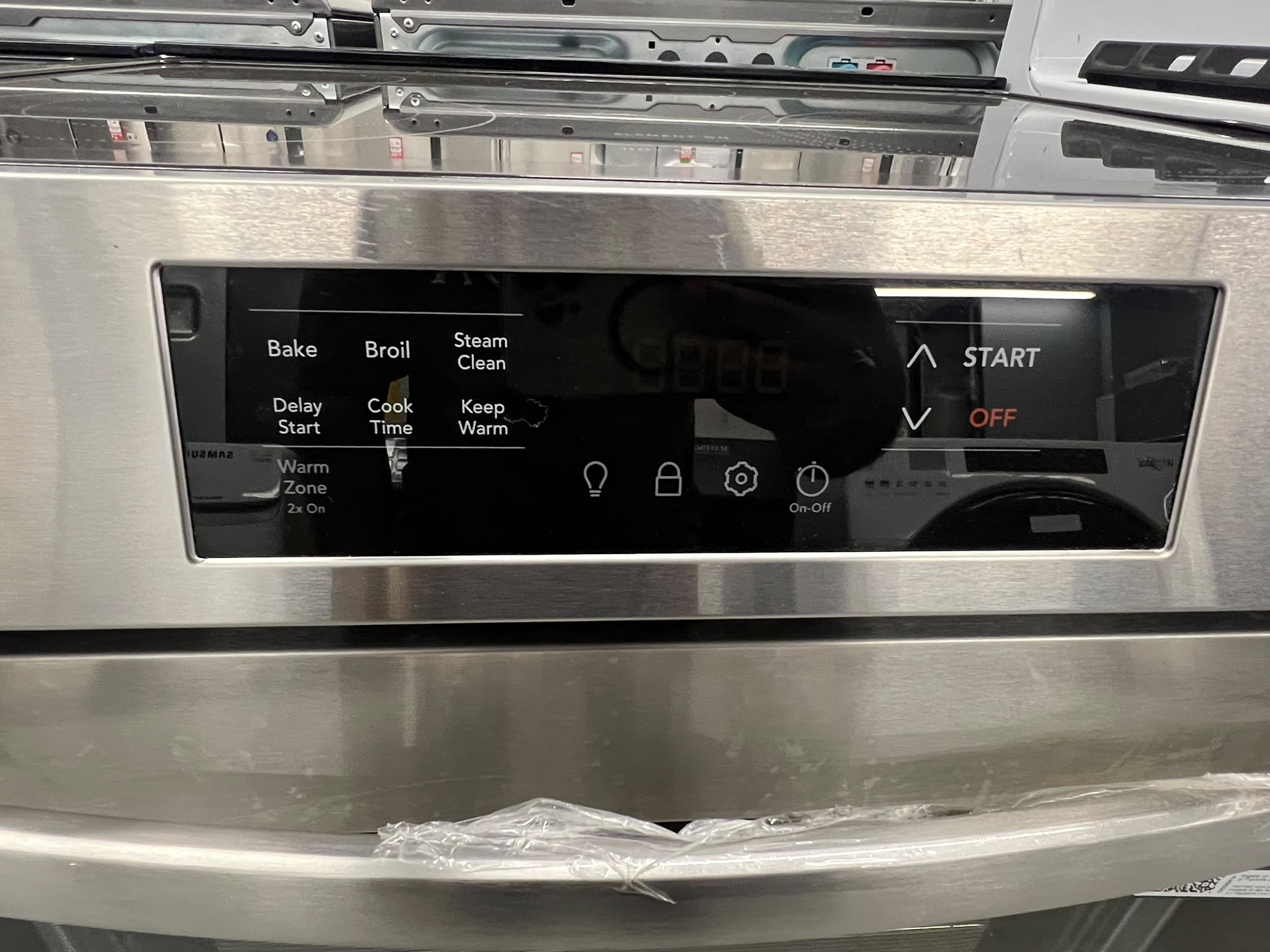 Frigidaire FCFE306CAS 30" 5.3 Cu. Ft. Front Control Electric Range | Stainless Steel – Image 4