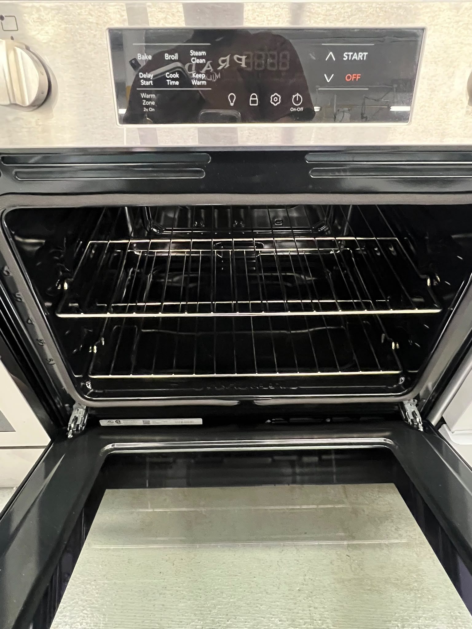 Frigidaire FCFE306CAS 30" 5.3 Cu. Ft. Front Control Electric Range | Stainless Steel – Image 7