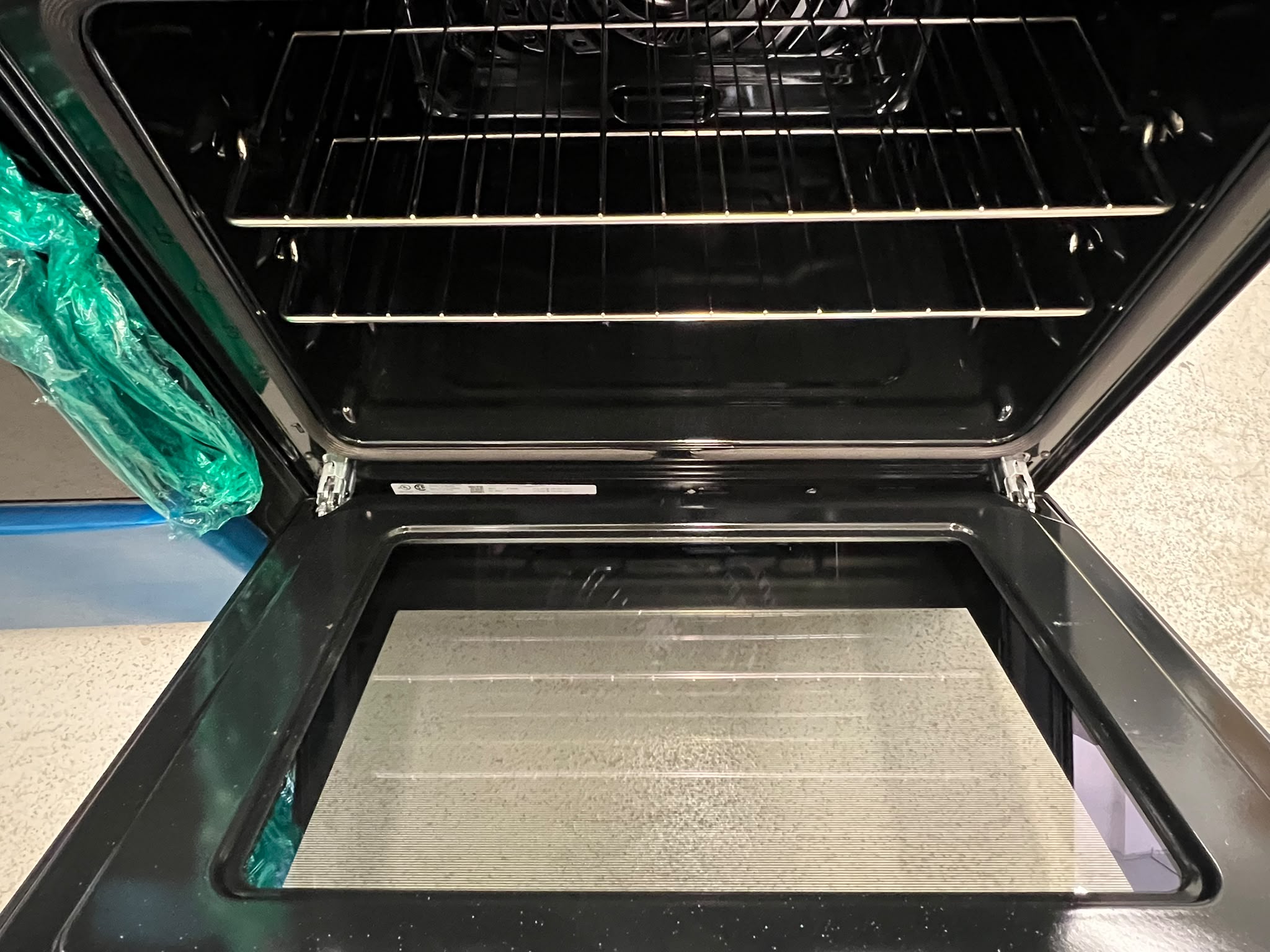Frigidaire FCFI308CBSD 30" 5.3 Cu. Ft. Front Control Induction Range with Air Fry – Image 4