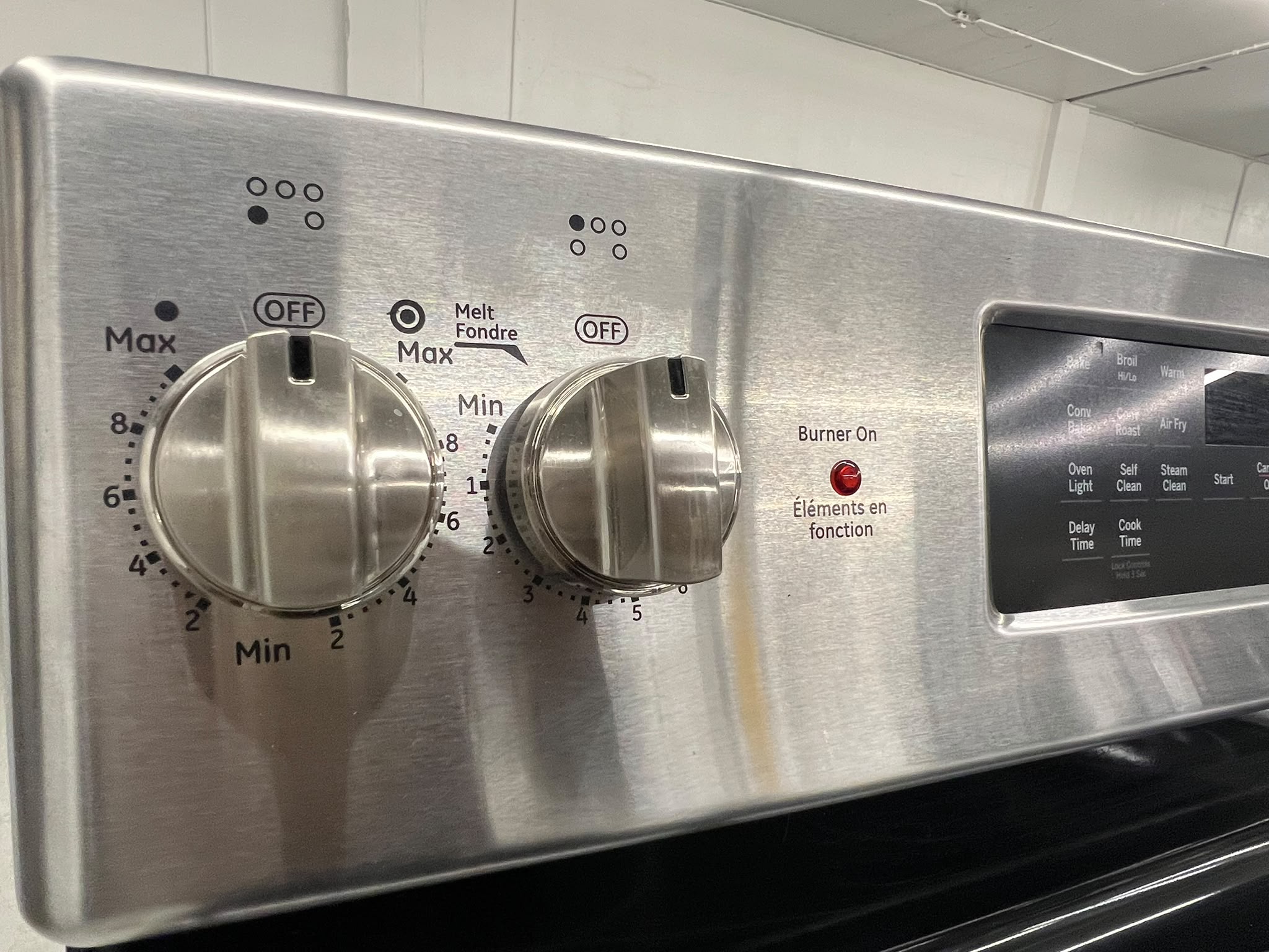 GE JCB840ST3SS 30" 5.0 Cu. Ft. Freestanding Electric Convection Range with Air Fry – Image 2