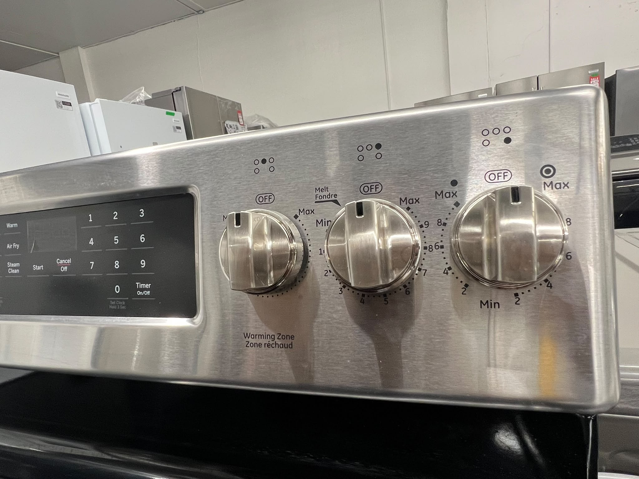 GE JCB840ST3SS 30" 5.0 Cu. Ft. Freestanding Electric Convection Range with Air Fry – Image 3