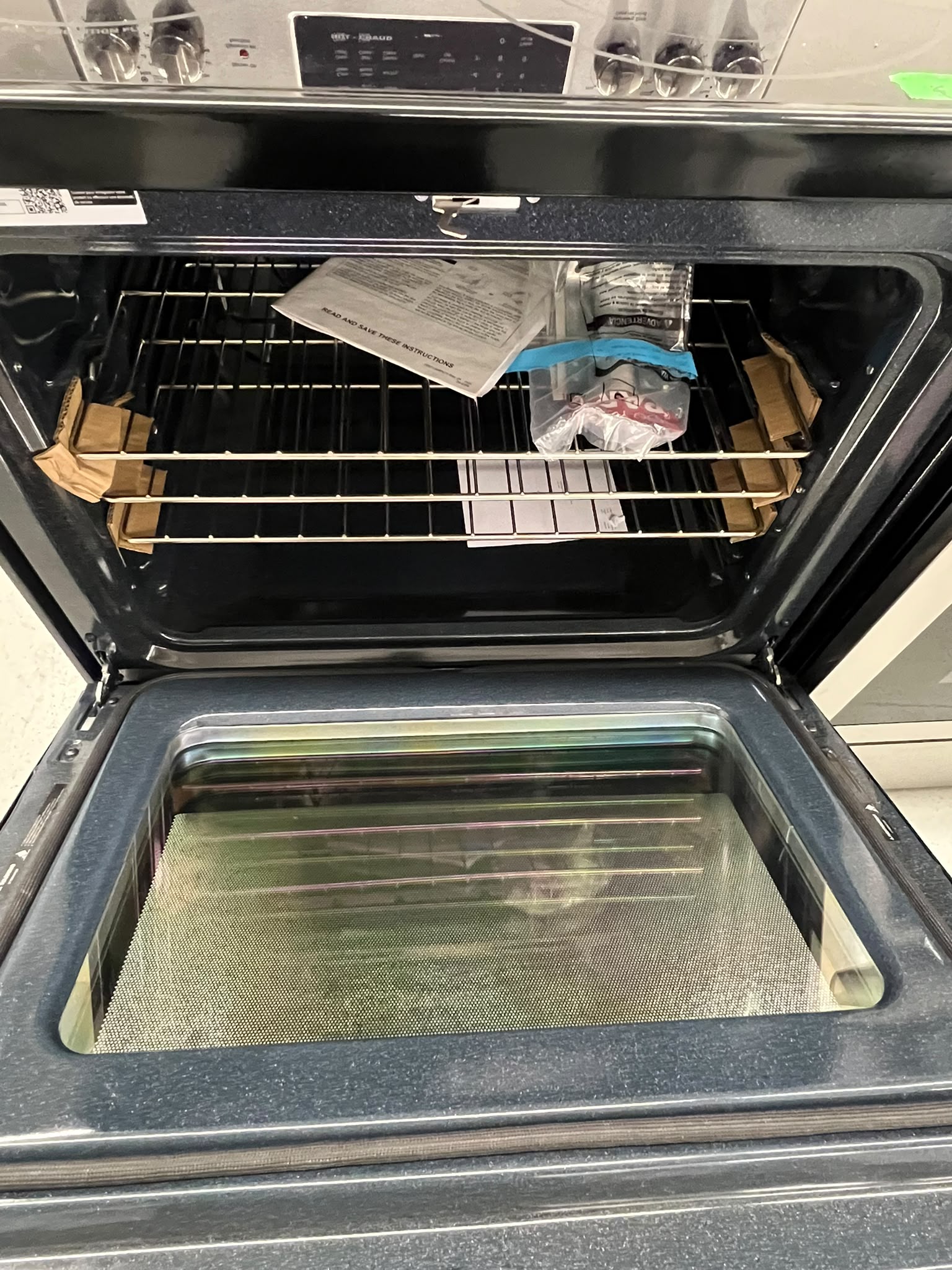 GE JCB840ST3SS 30" 5.0 Cu. Ft. Freestanding Electric Convection Range with Air Fry – Image 7