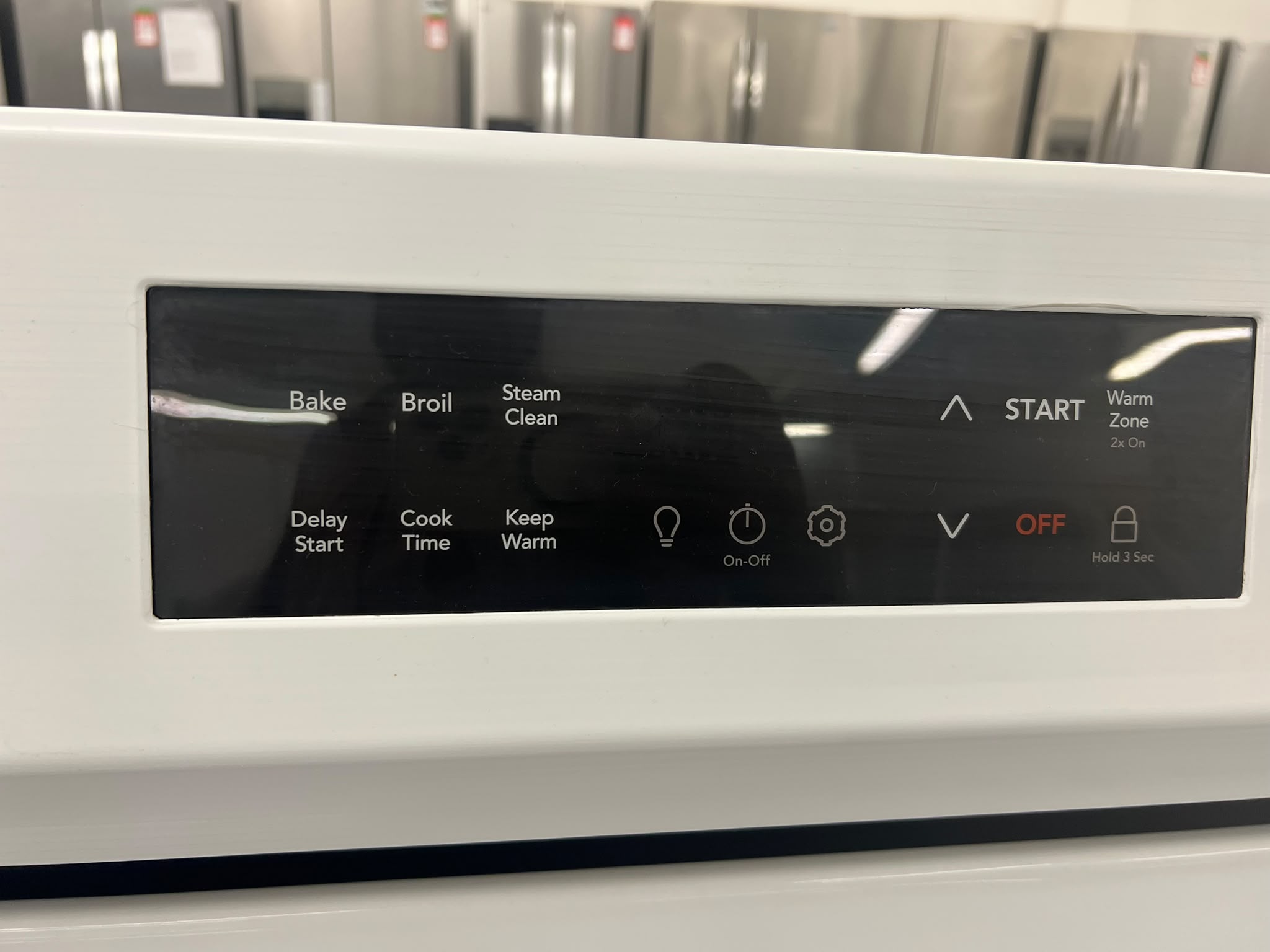 Frigidaire FCRE306CAWJ 30" 5.3 Cu. Ft. Electric Range with EvenTemp® | White – Image 4