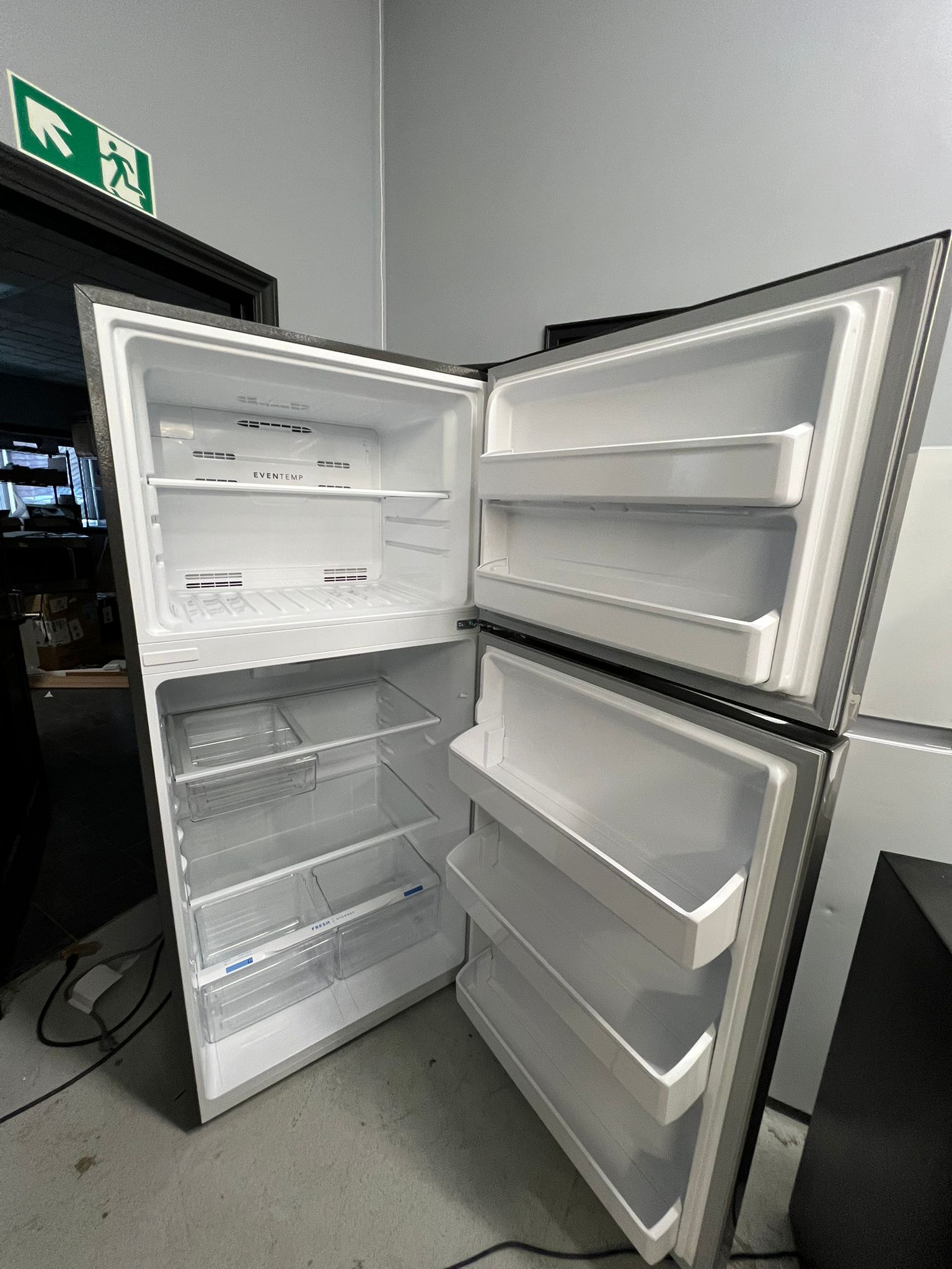 Frigidaire FRTE1835AS 18.17 Cu. Ft. 30" Garage-Ready Top-Freezer Refrigerator – Image 2