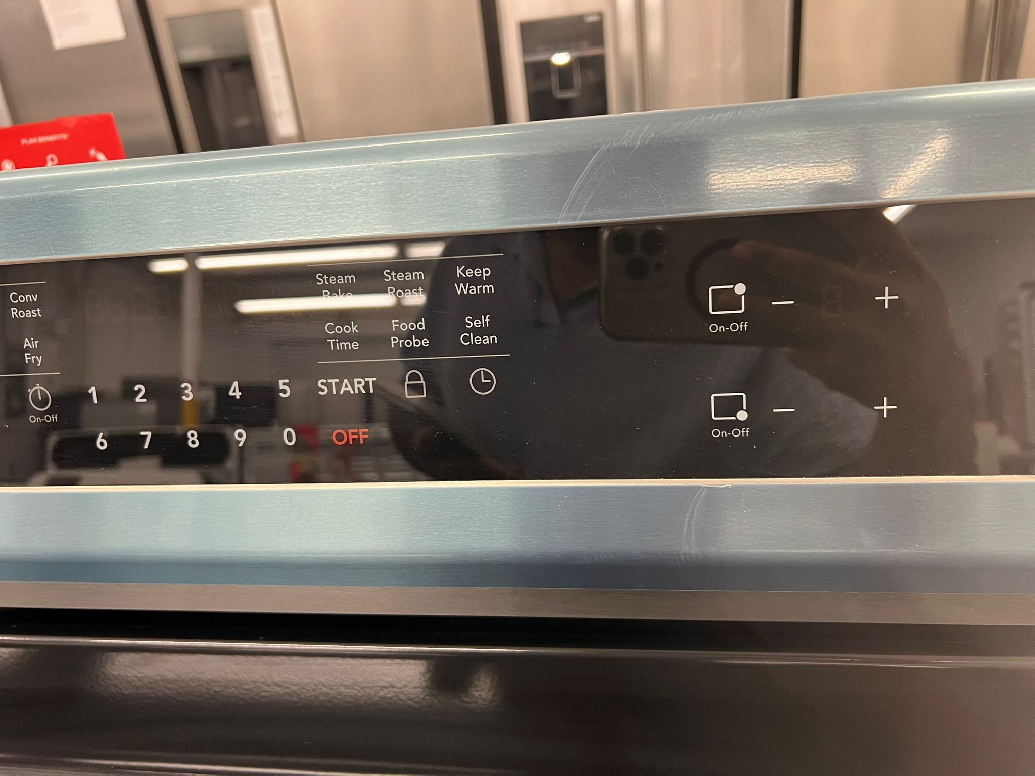 Frigidaire Gallery GCRI306CBFB 30" 5.3 Cu. Ft. Freestanding Induction Range with Air Fry – Image 4