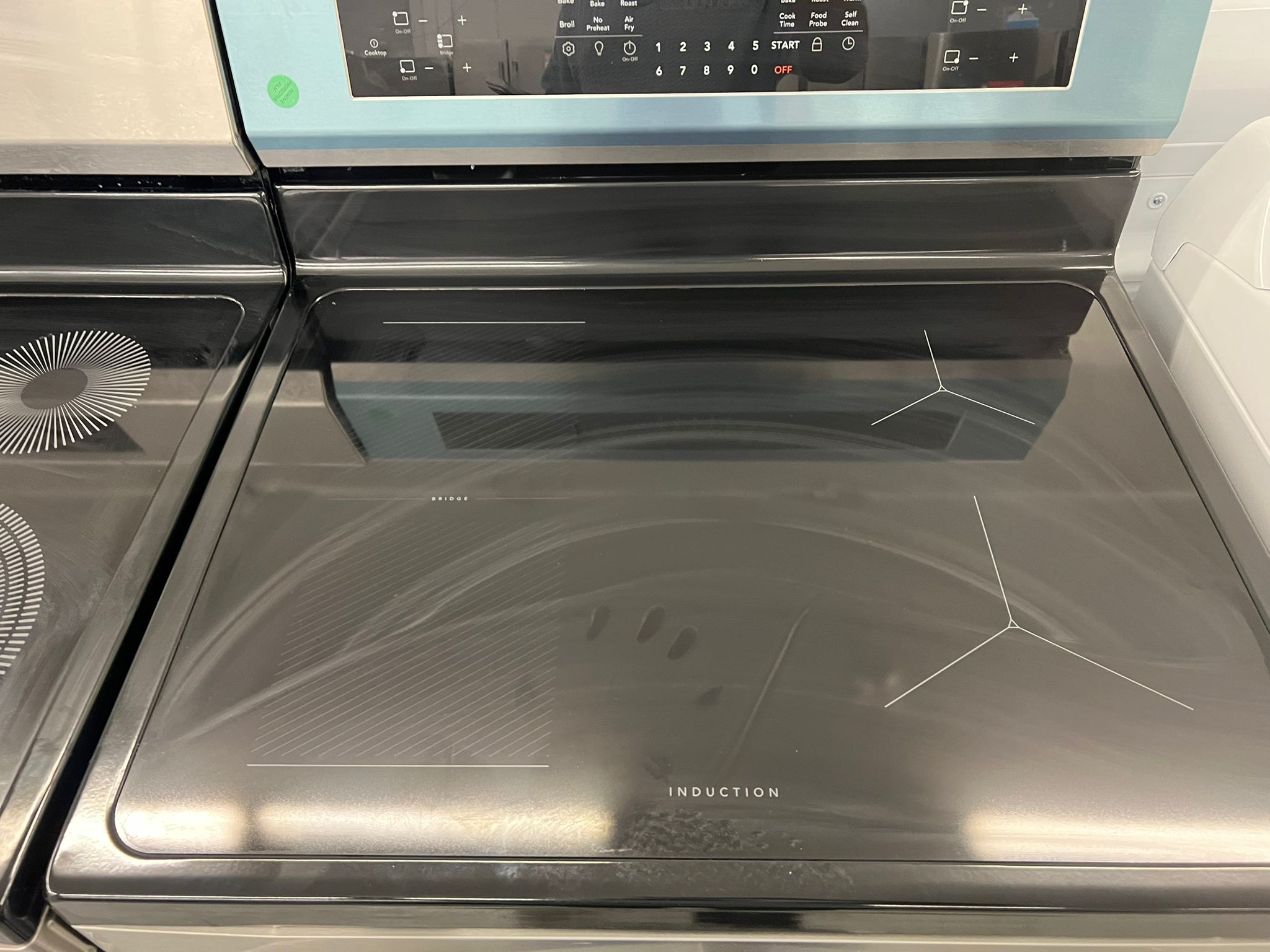 Frigidaire Gallery GCRI306CBFB 30" 5.3 Cu. Ft. Freestanding Induction Range with Air Fry – Image 5