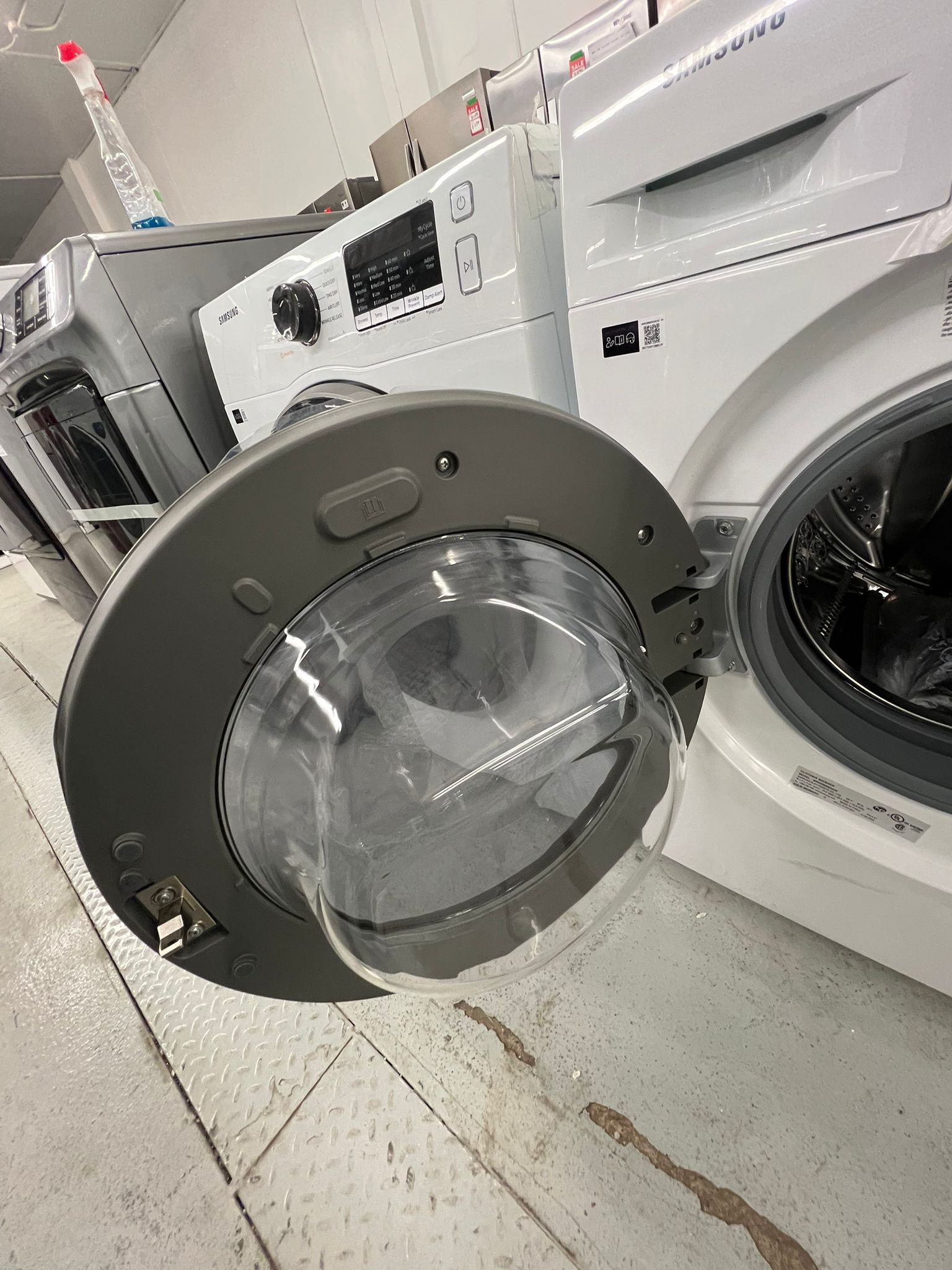 Samsung WW25B6800AW 2.9 Cu. Ft. Washer & DV25B6800EW 4.0 Cu. Ft. Electric Dryer Set – 24" – Image 10