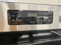 Midea MER30B12ASSC 5.1 Cu. Ft. 30" Freestanding Electric Range – Stainless Steel – Image 3