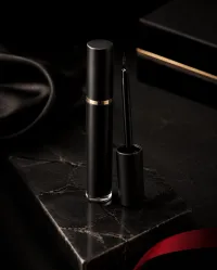 VOdS Black Brush-On Lash Adhesive – Image 1