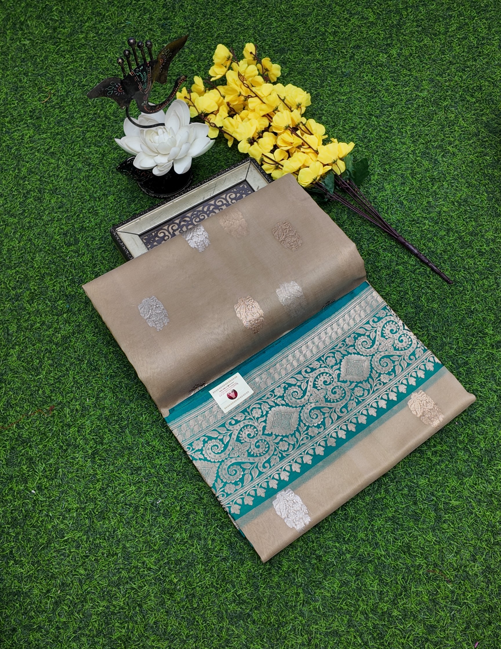 Pure Kora Tissue Saree in Olive Green with Pastel Pink Border – Free Size, Olive Green