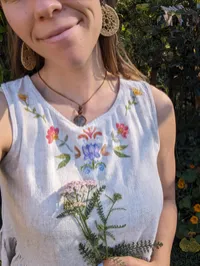 Hand Embroidered Water Lilly Crop – Image 1