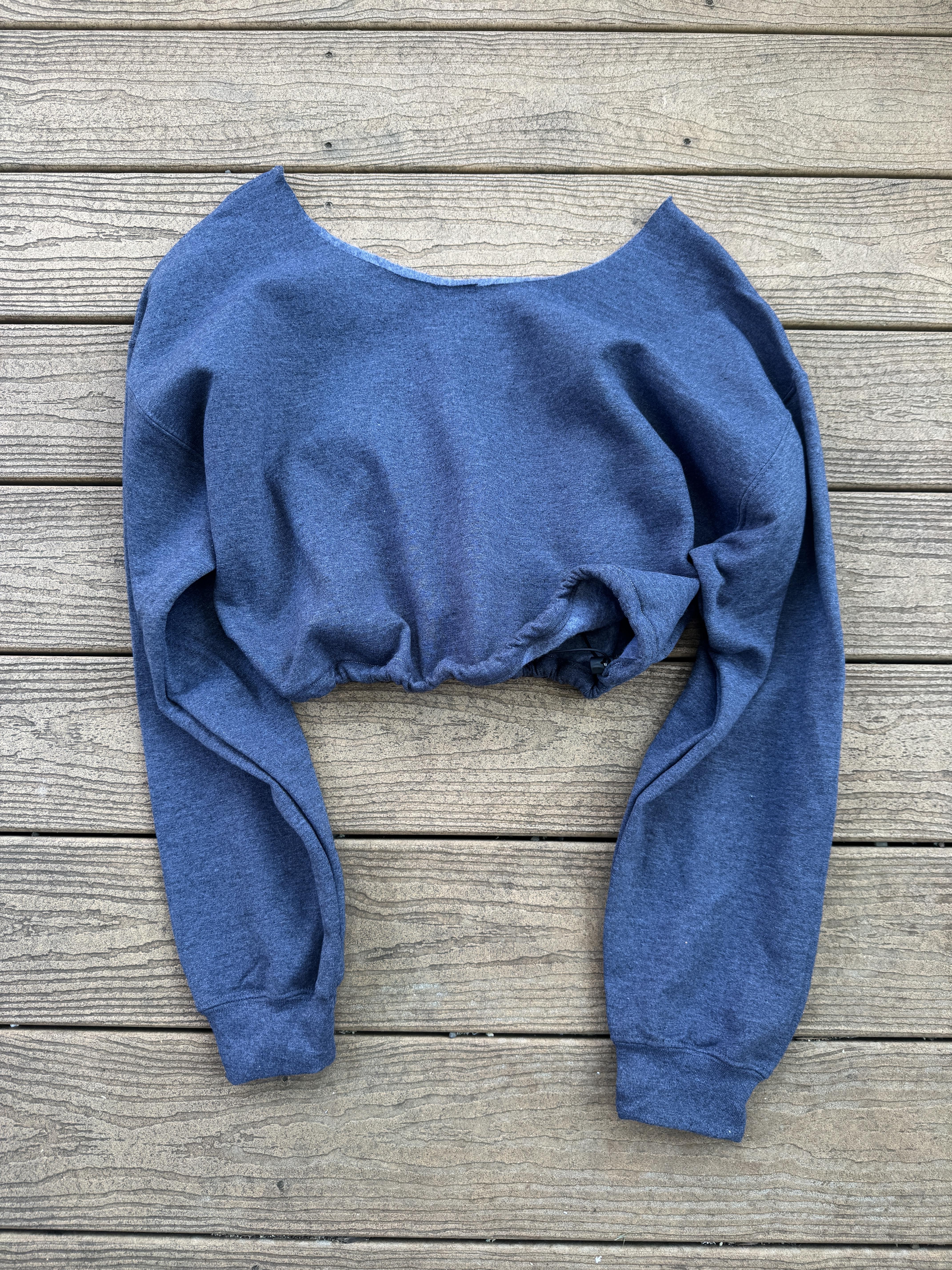 Cincinnati Reds  Crop Charcoal Sweatshirt Vintage MLB One Size SOLD OUT – Image 3