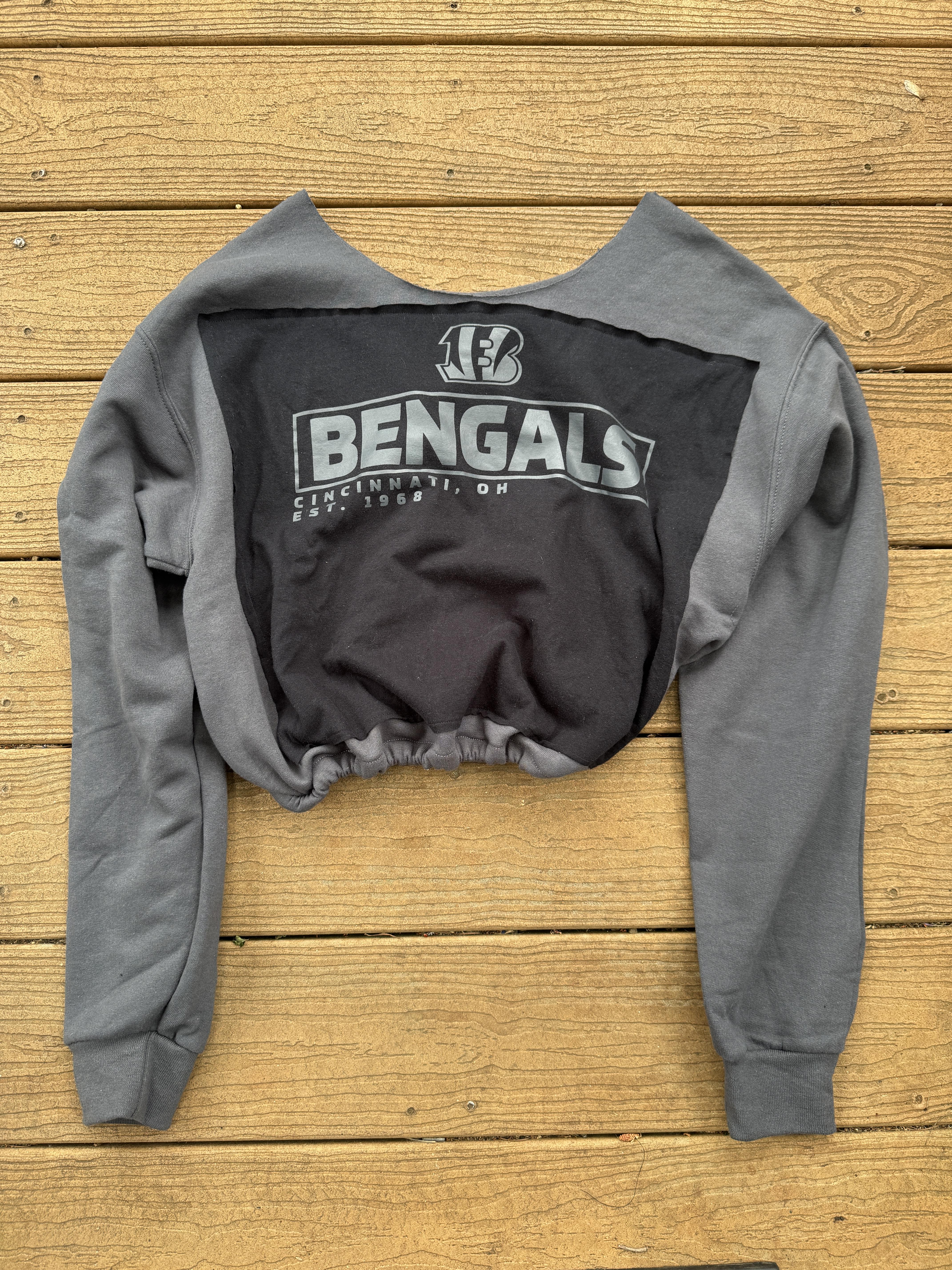 Cincinnatti Bengals Crop Charcoal Sweatshirt Vintage NFL One Size  – Image 1