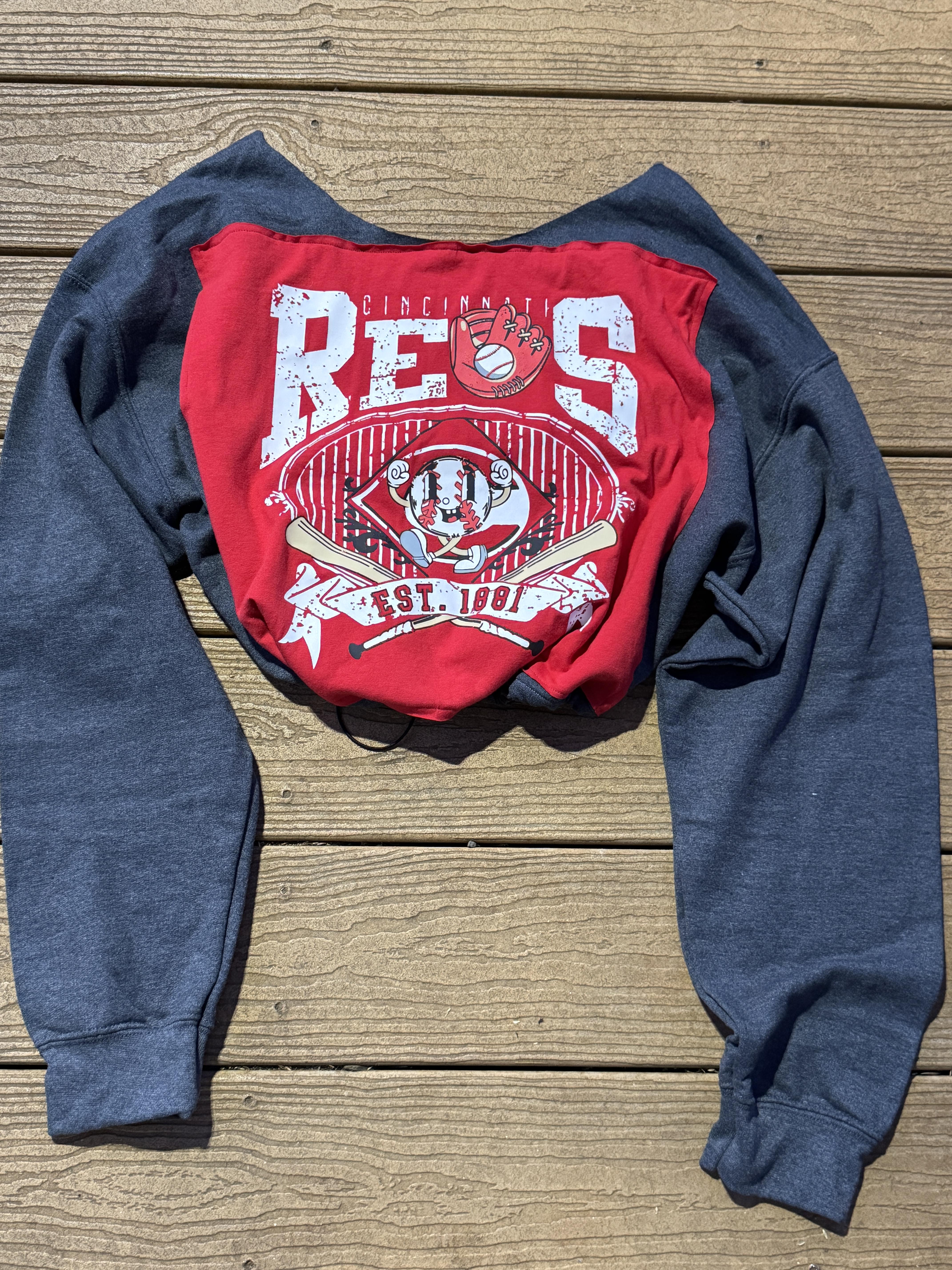 Cincinnatti Reds Charcoal Crop Sweatshirt Vintage MLB One Size  – Image 1