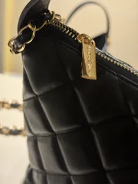 Chanel Quilted Hobo Clutch Bag – Image 7