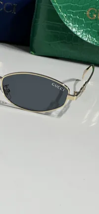 Gucci gold-toned metal frame – Image 3