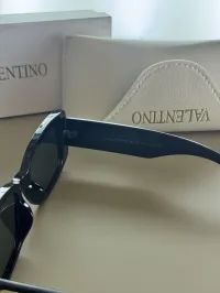 Valentino Garavani VA4108F - Sunglasses – Image 3