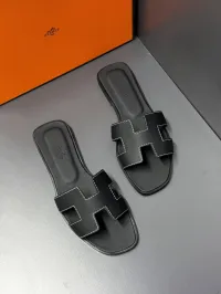 Hermes Oran Black Slippers – Image 4