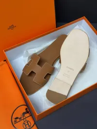 Hermes Oran Camel Slippers – Image 4