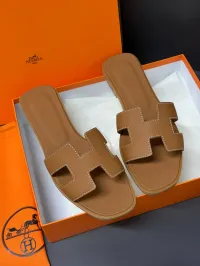 Hermes Oran Camel Slippers – Image 1