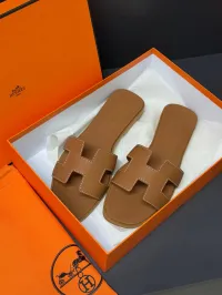 Hermes Oran Camel Slippers – Image 2