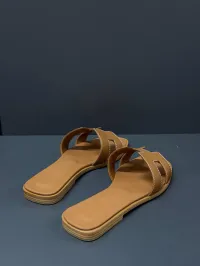 Hermes Oran Camel Slippers – Image 5