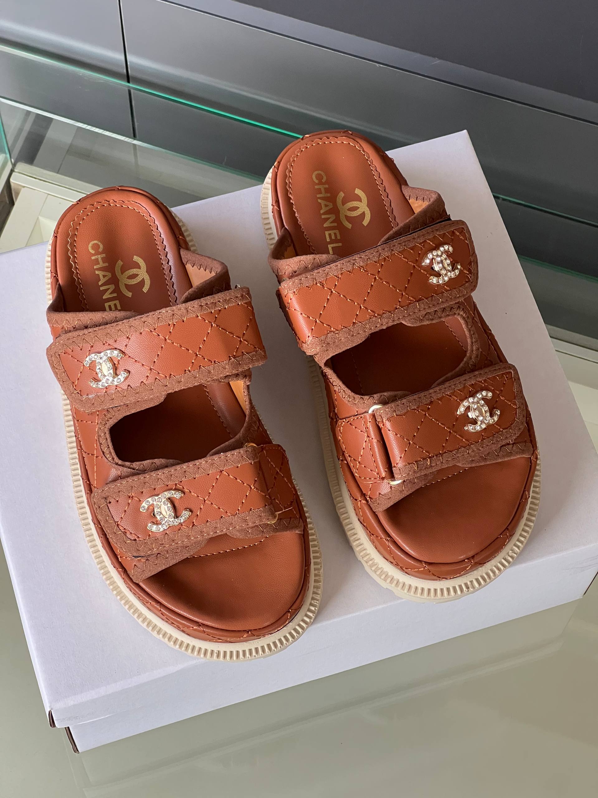 Chanel Camel Slippers – Image 2