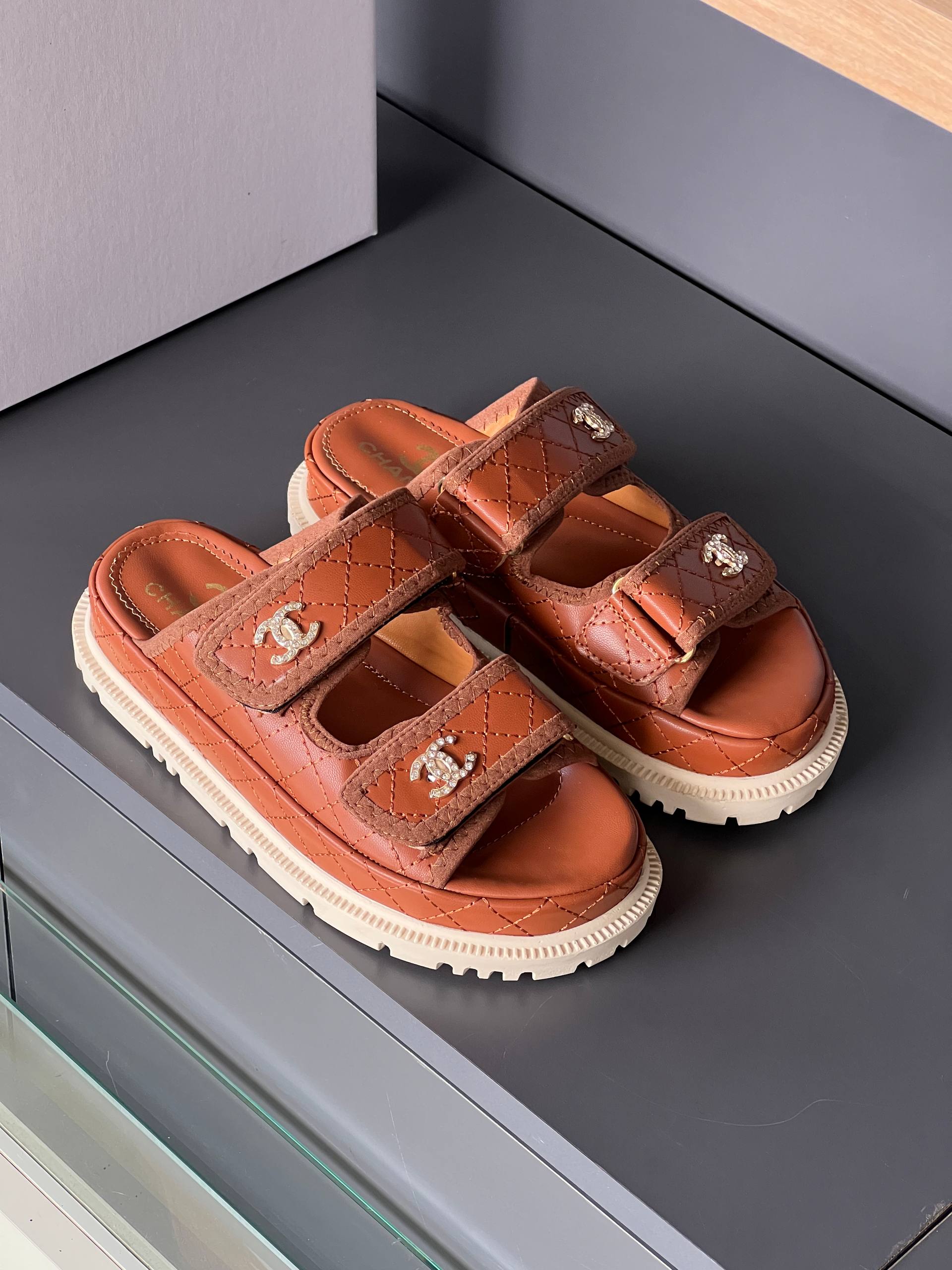 Chanel Camel Slippers – Image 1