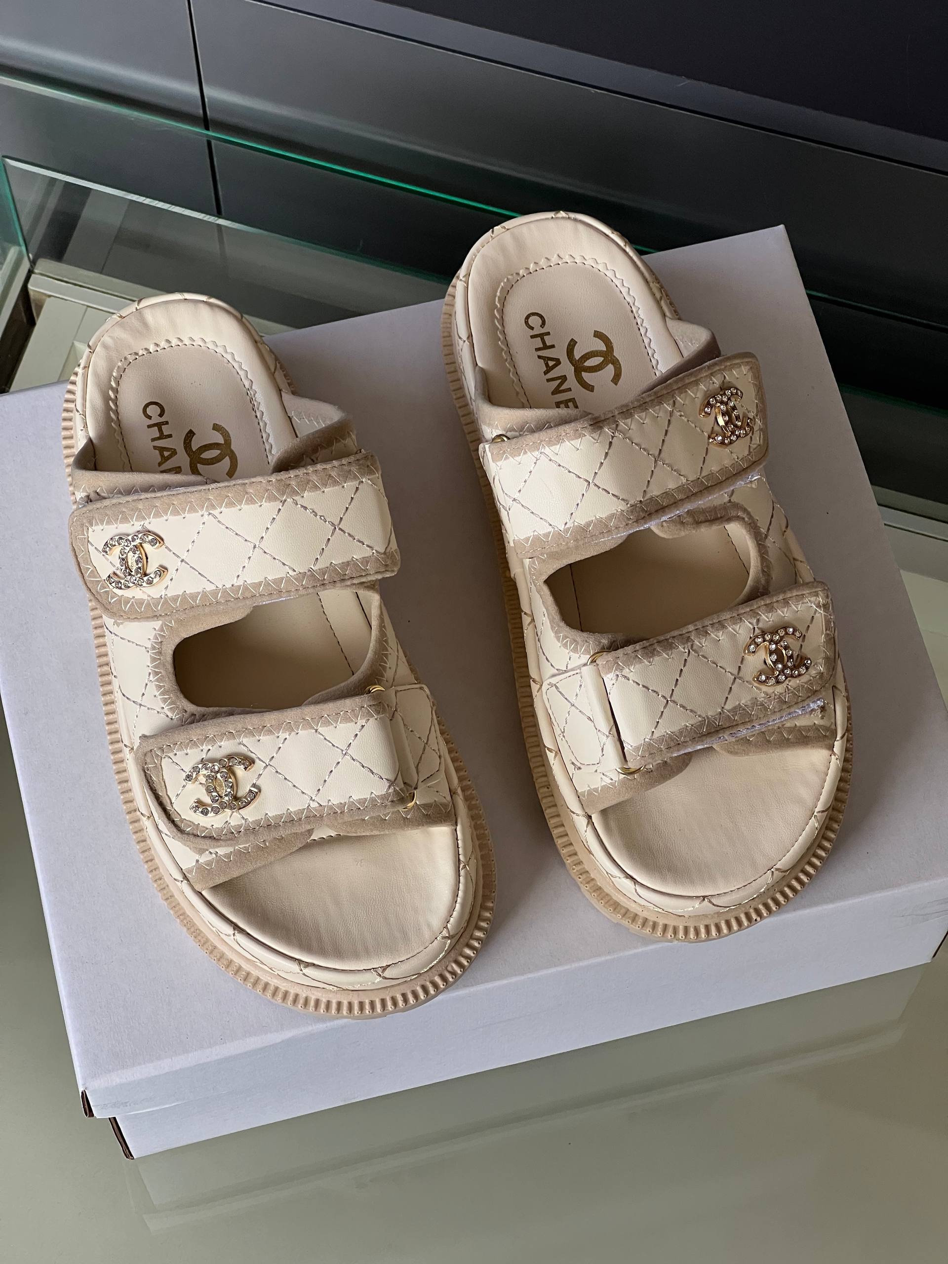 Chanel Off white Slippers – Image 2