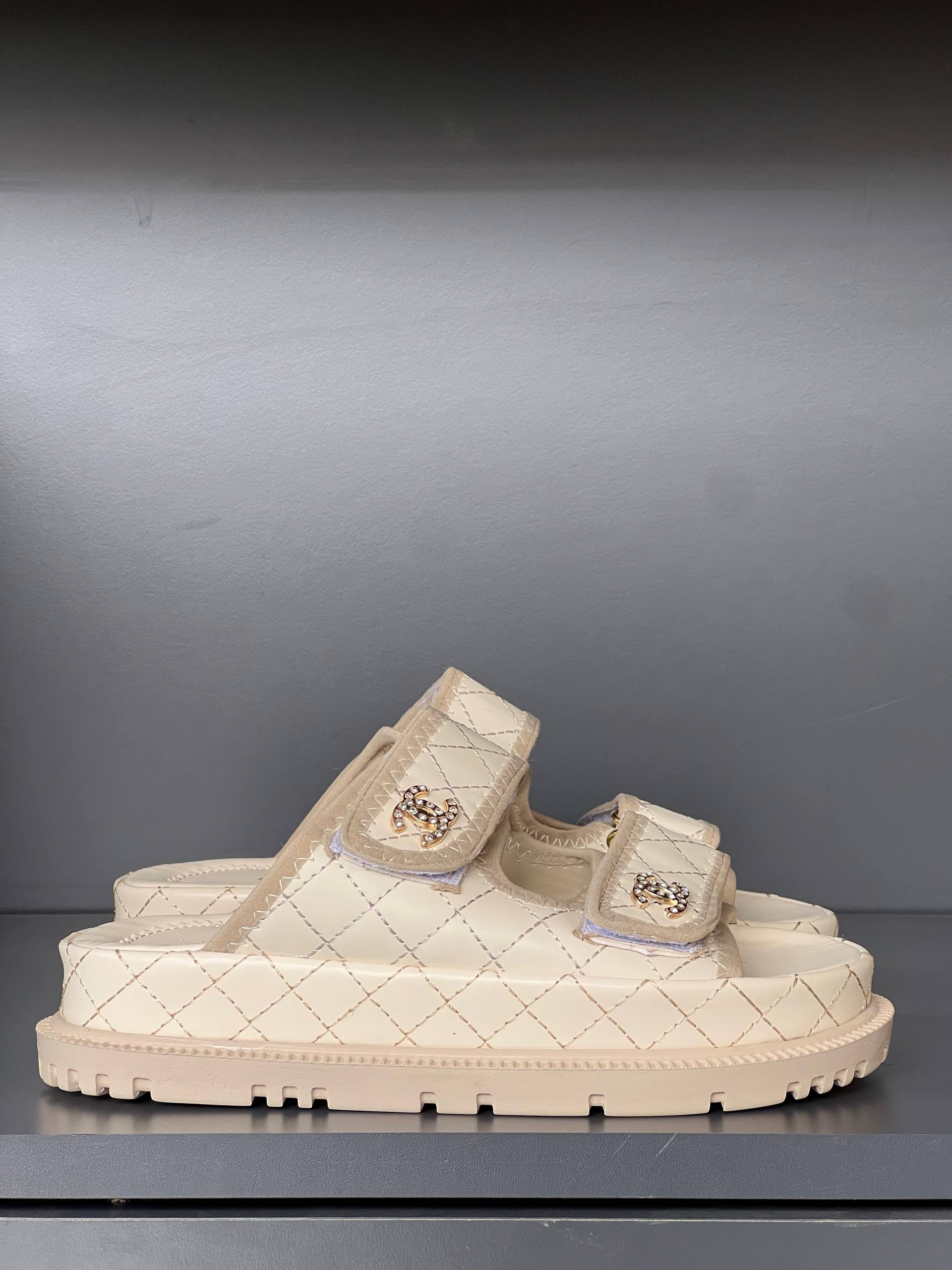 Chanel Off white Slippers – Image 3