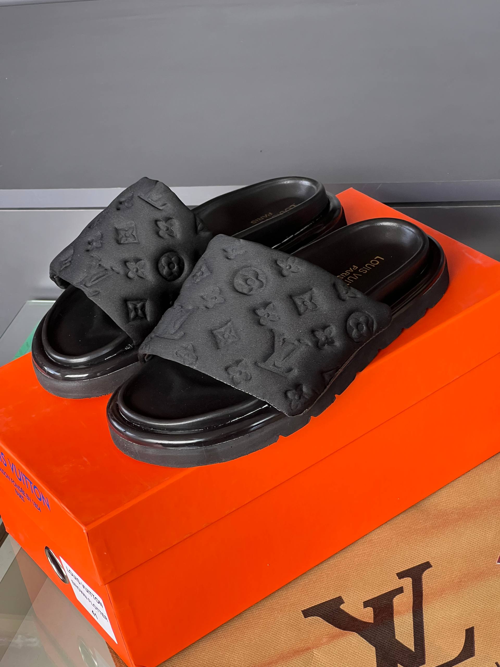 Louis Vuitton Black Puffy Miami Mule Footbed – Image 3