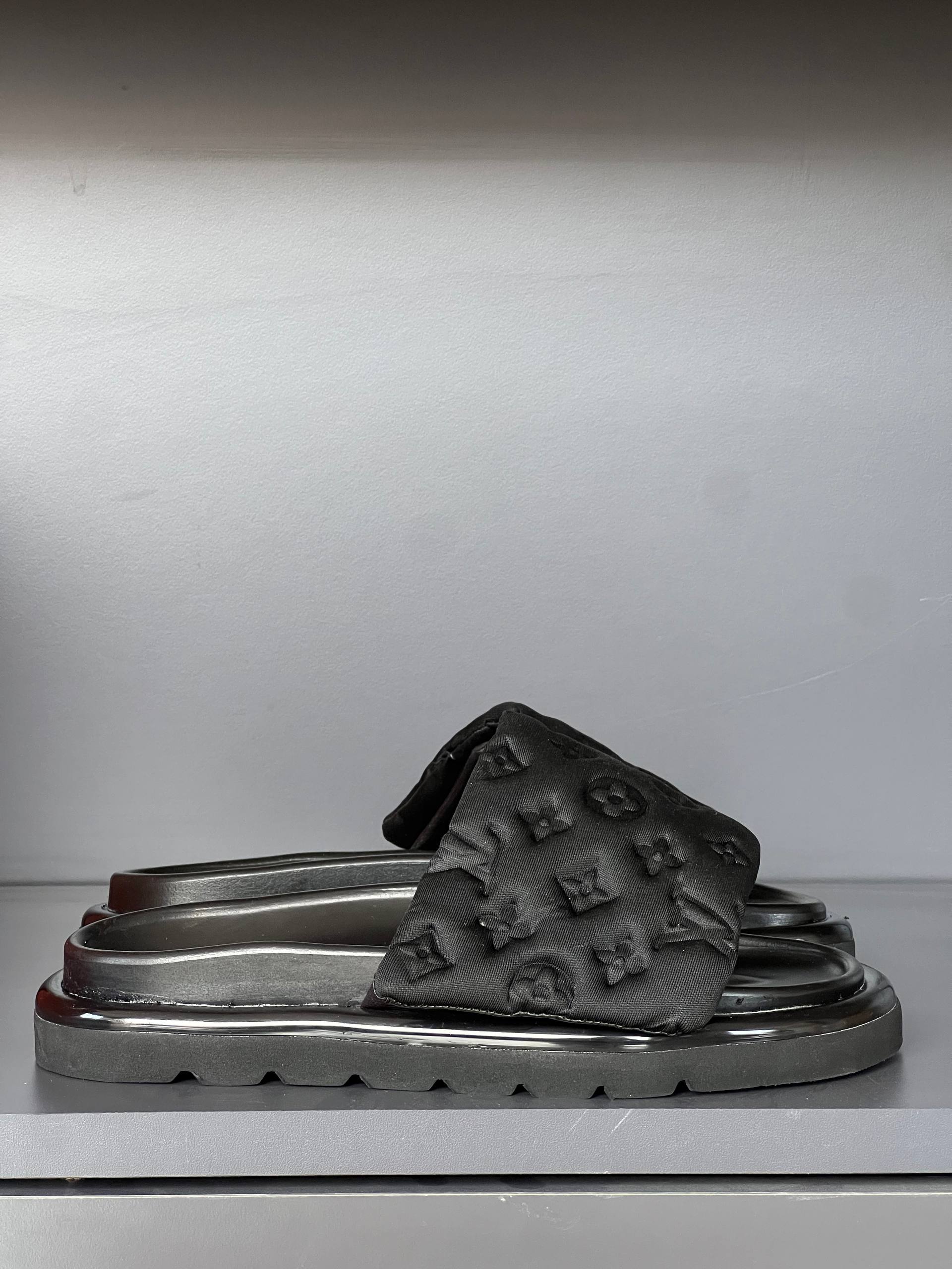 Louis Vuitton Black Puffy Miami Mule Footbed – Image 6