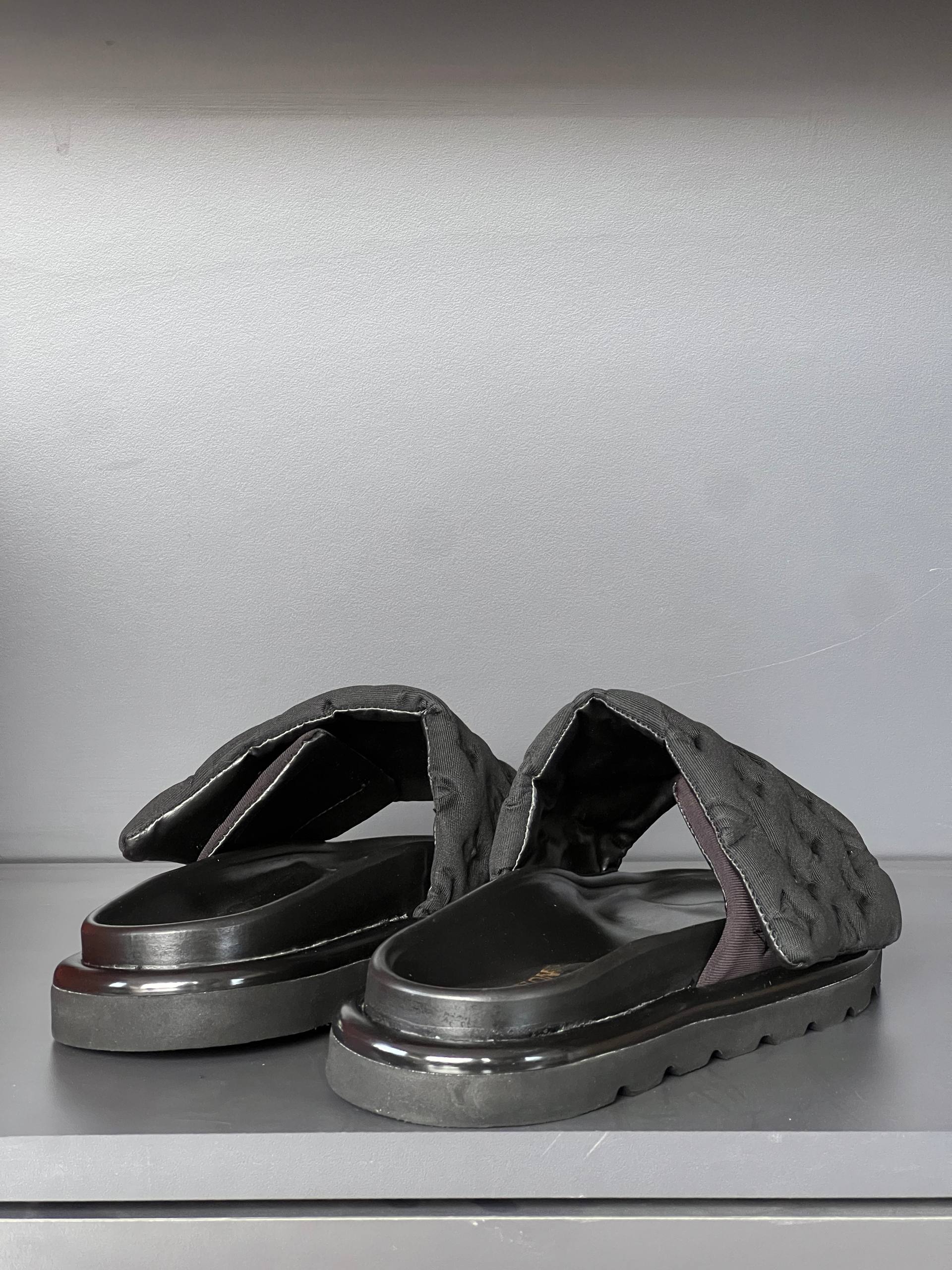 Louis Vuitton Black Puffy Miami Mule Footbed – Image 7