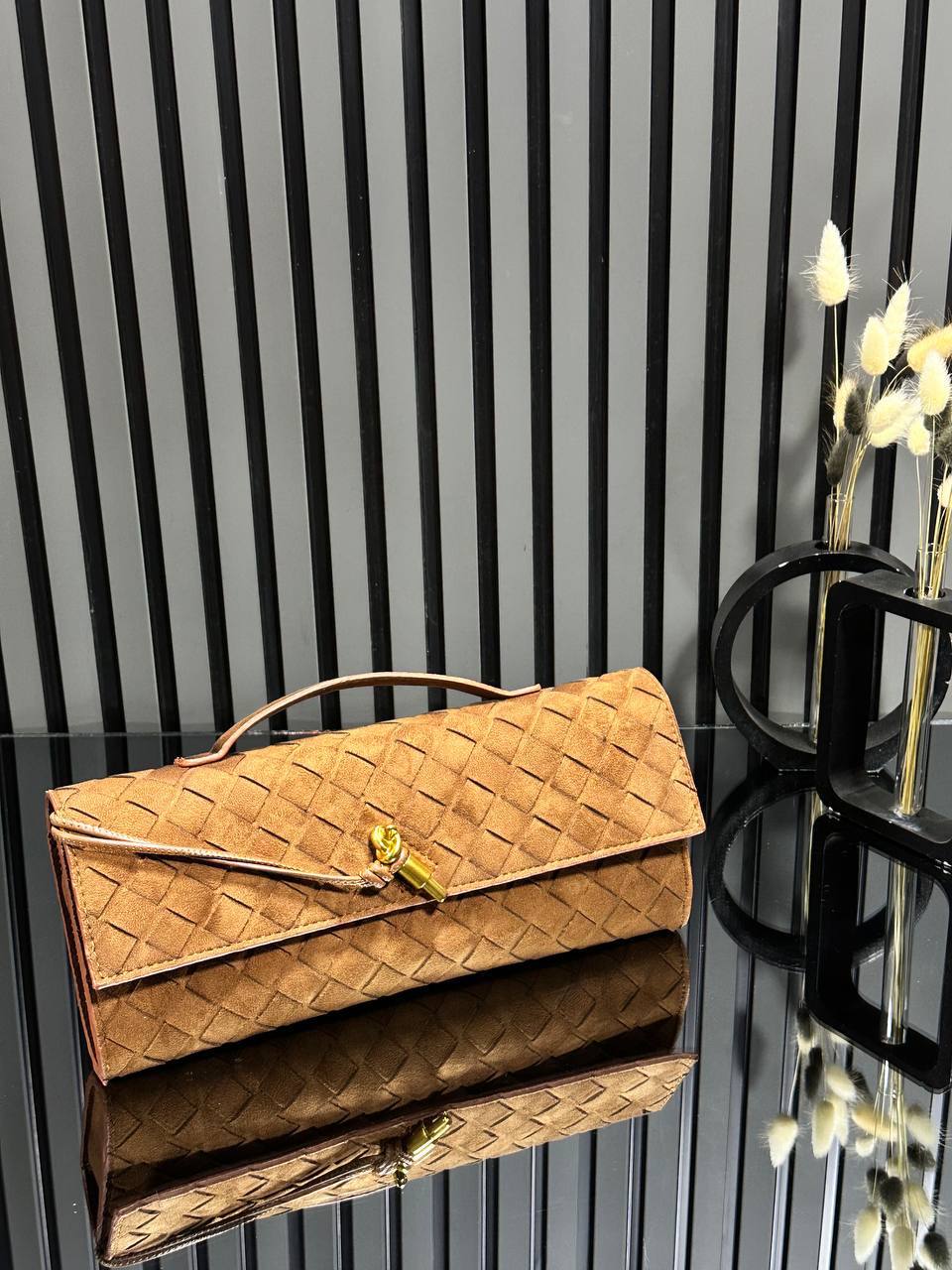 Bottega Veneta Andiamo Clutch Bag – Image 4