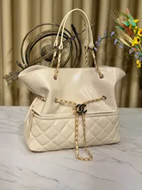 Chanel Hobo Tote Bag – Image 9